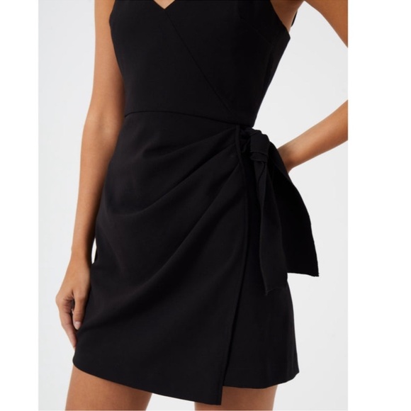 NWT FRENCH CONNECTION Black V-Neck WHISPER Bow ENVELOPE Sleeveless MINI DRESS - Picture 3 of 13